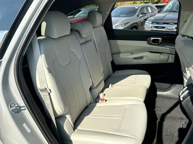 Photo of 2025 Wolf Gray Kia Sorento