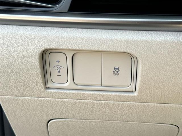 Photo of 2025 Wolf Gray Kia Sorento