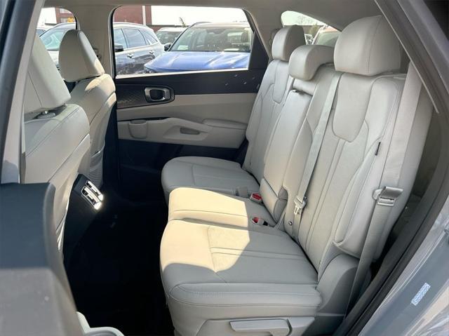 Photo of 2025 Wolf Gray Kia Sorento