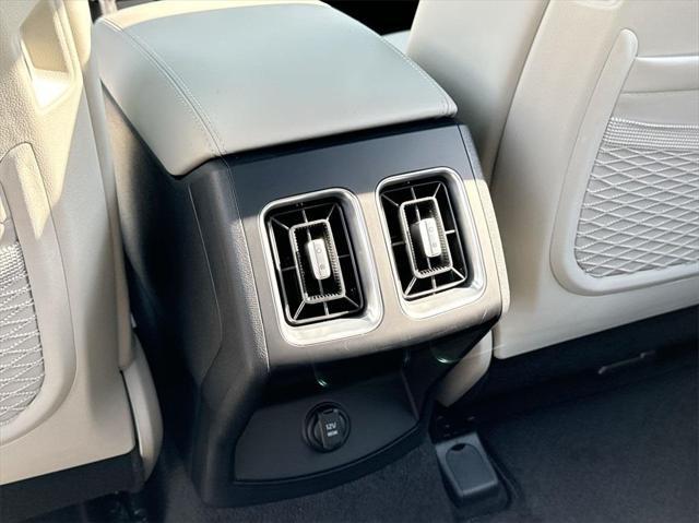 Photo of 2025 Wolf Gray Kia Sorento