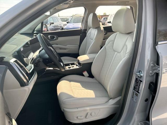 Photo of 2025 Wolf Gray Kia Sorento