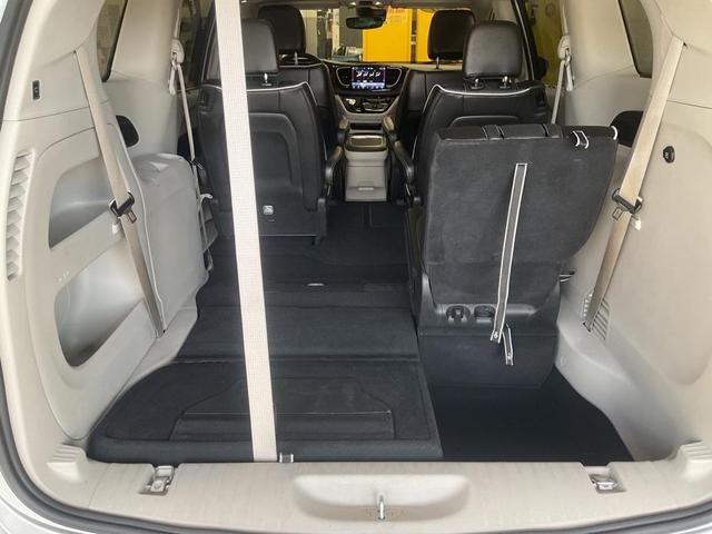 Photo of 2024 Silver Mist Clearcoat Chrysler Pacifica
