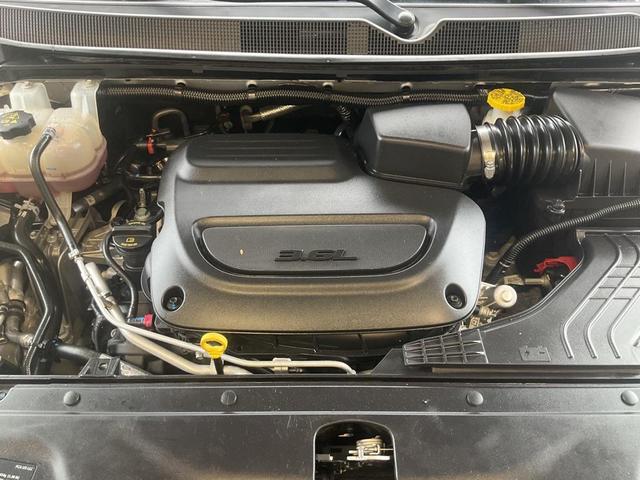 Photo of 2024 Silver Mist Clearcoat Chrysler Pacifica