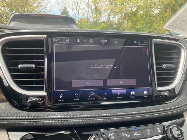 Photo of 2022 Ceramic Gray Clearcoat Chrysler Pacifica