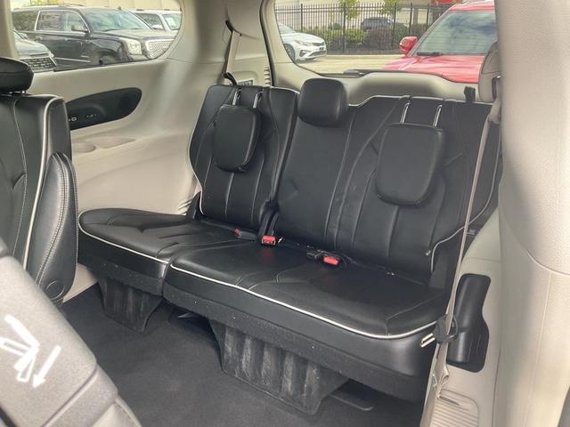 Photo of 2022 Ceramic Gray Clearcoat Chrysler Pacifica