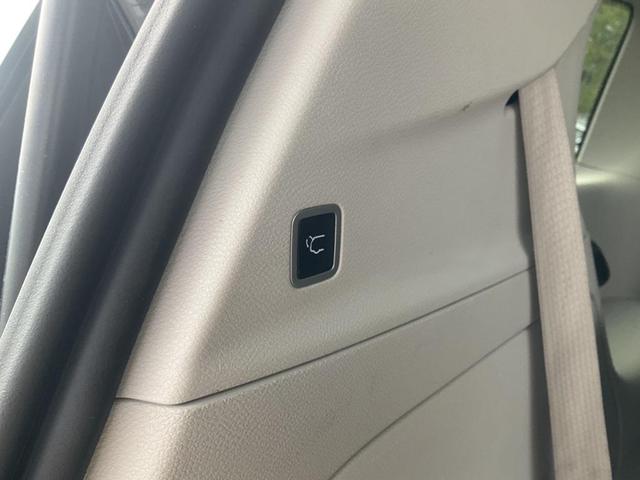 Photo of 2022 Ceramic Gray Clearcoat Chrysler Pacifica