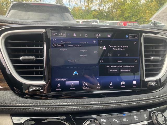 Photo of 2022 Ceramic Gray Clearcoat Chrysler Pacifica