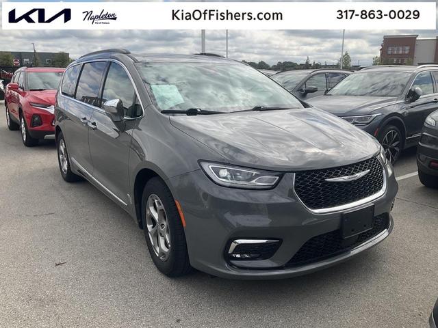 Photo of 2022 Ceramic Gray Clearcoat Chrysler Pacifica
