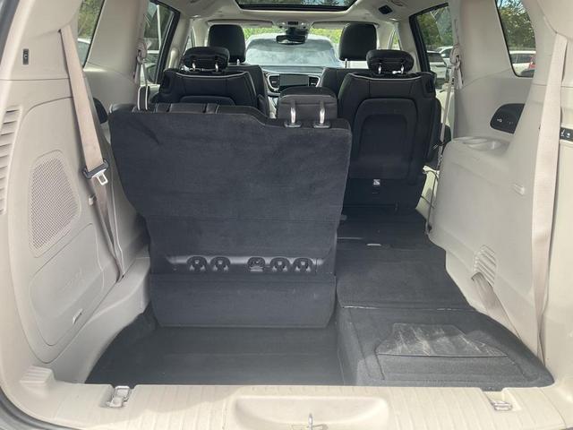 Photo of 2022 Ceramic Gray Clearcoat Chrysler Pacifica