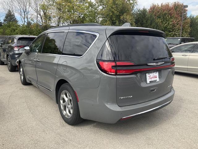 Photo of 2022 Ceramic Gray Clearcoat Chrysler Pacifica