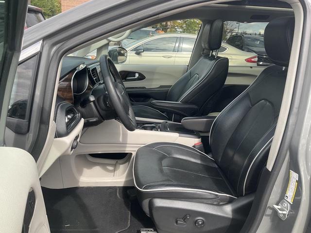 Photo of 2022 Ceramic Gray Clearcoat Chrysler Pacifica