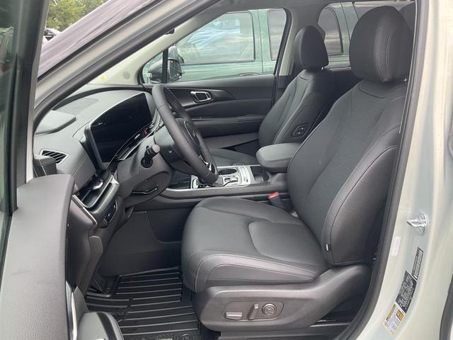 Photo of 2026 Ivory Silver Kia Carnival