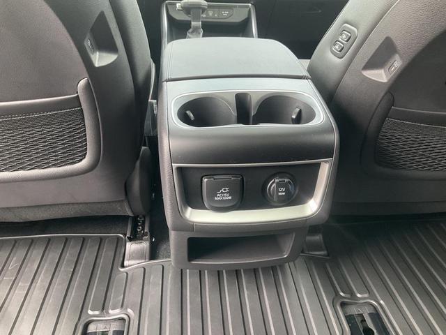 Photo of 2026 Ivory Silver Kia Carnival