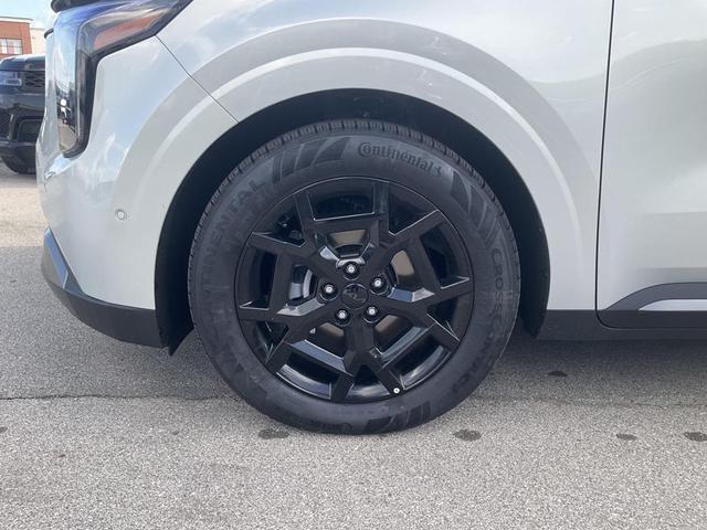Photo of 2026 Ivory Silver Kia Carnival