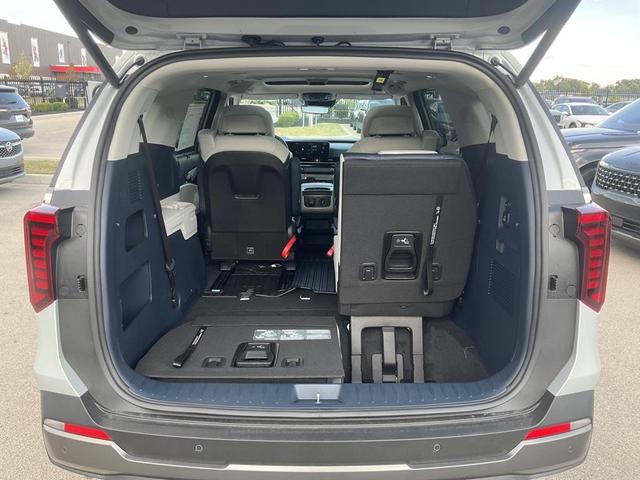 Photo of 2026 Ivory Silver Kia Carnival