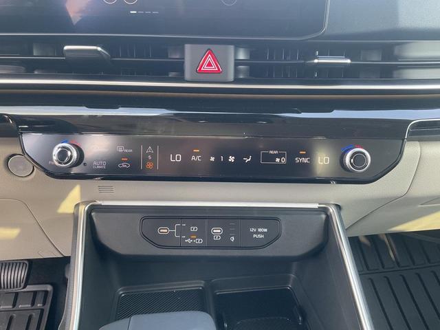 Photo of 2026 Ivory Silver Kia Carnival