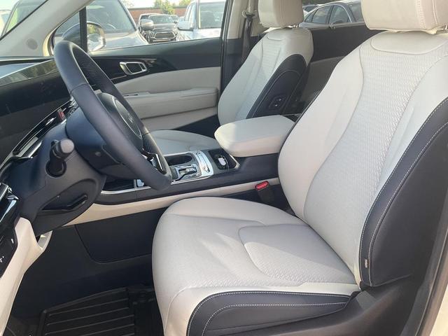 Photo of 2026 Ivory Silver Kia Carnival
