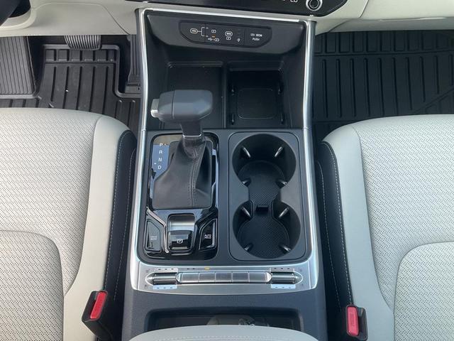 Photo of 2026 Ivory Silver Kia Carnival