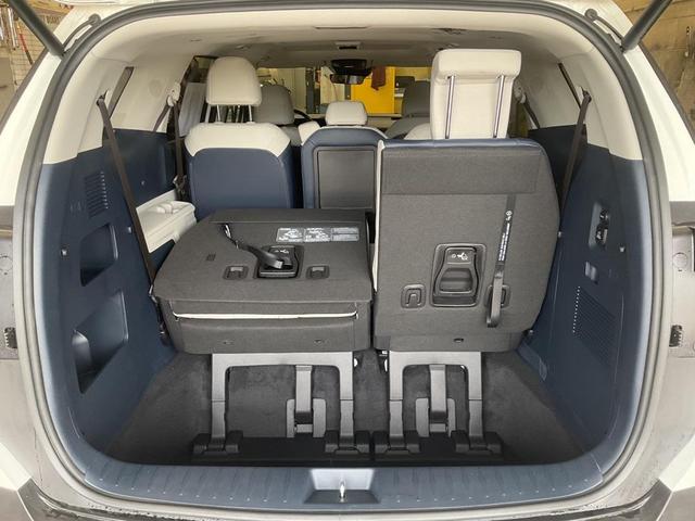 Photo of 2026 Snow White Pearl Kia Carnival Hybrid