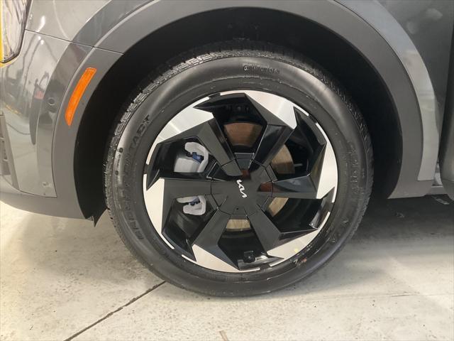 Photo of 2025 Interstellar Gray Kia Sorento Hybrid