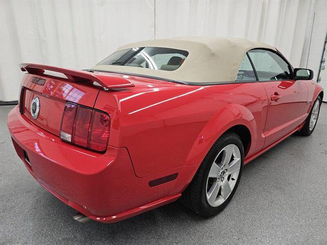 Photo of 2006 Torch Red Clearcoat Ford Mustang