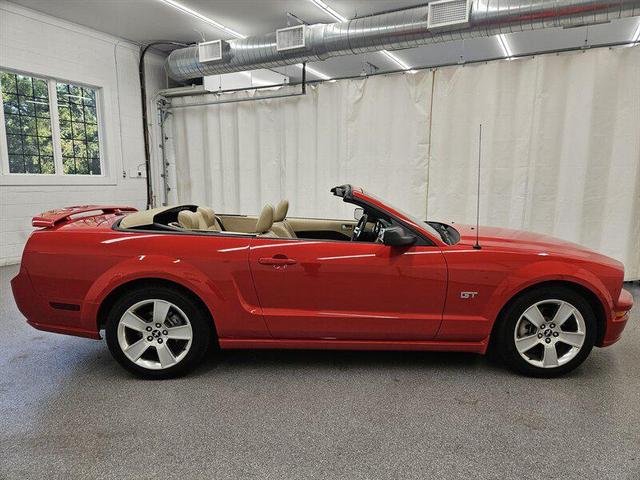 Photo of 2006 Torch Red Clearcoat Ford Mustang
