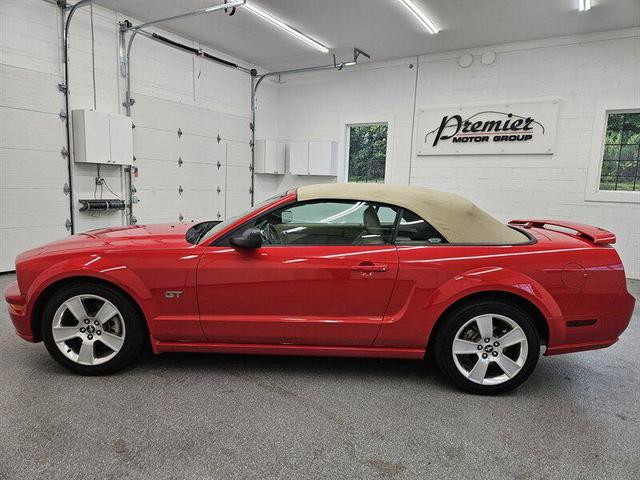 Photo of 2006 Torch Red Clearcoat Ford Mustang