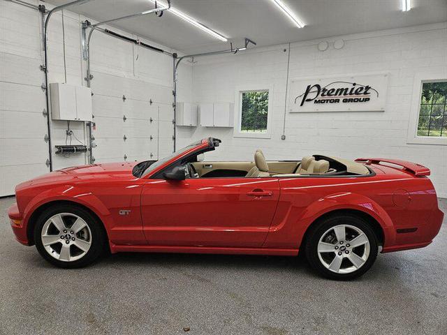 Photo of 2006 Torch Red Clearcoat Ford Mustang