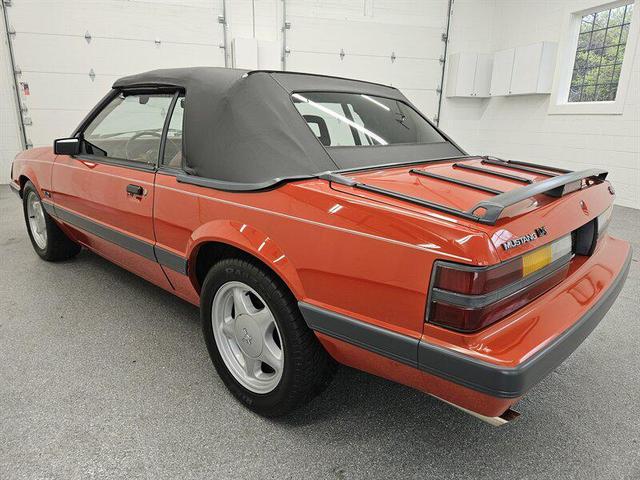 Photo of 1986 Red Ford Mustang