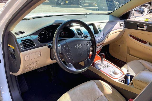 Photo of 2013 White Satin Pearl Hyundai Genesis