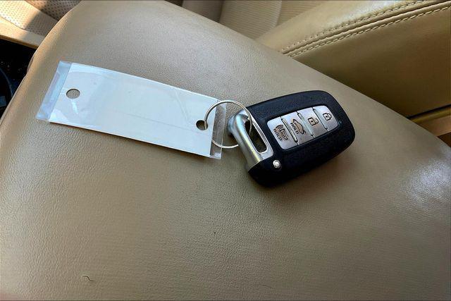 Photo of 2013 White Satin Pearl Hyundai Genesis