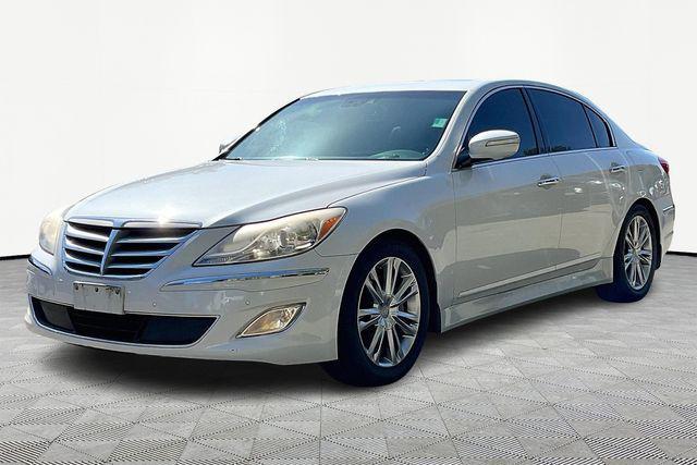 Photo of 2013 White Satin Pearl Hyundai Genesis