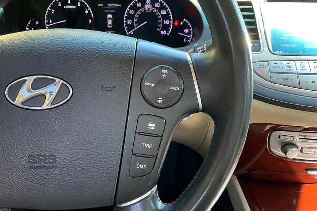 Photo of 2013 White Satin Pearl Hyundai Genesis