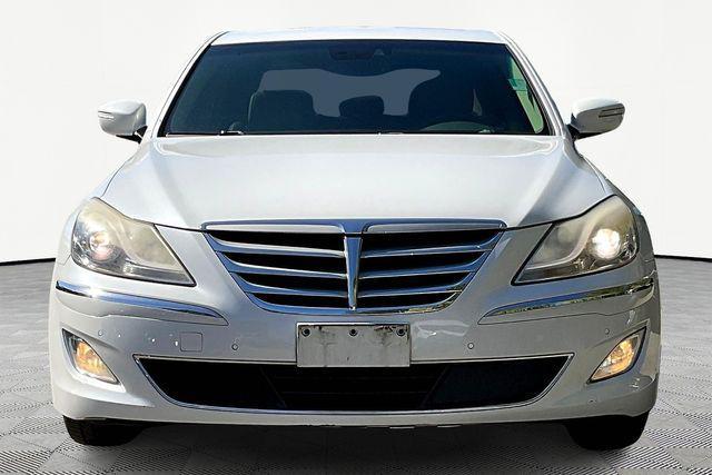 Photo of 2013 White Satin Pearl Hyundai Genesis