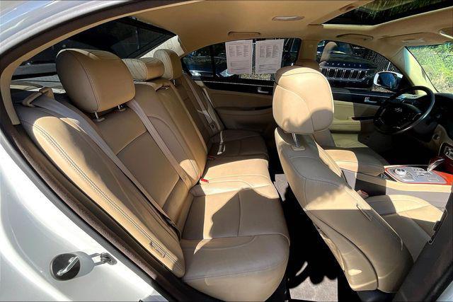 Photo of 2013 White Satin Pearl Hyundai Genesis