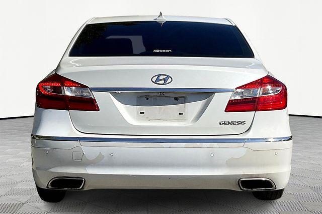 Photo of 2013 White Satin Pearl Hyundai Genesis