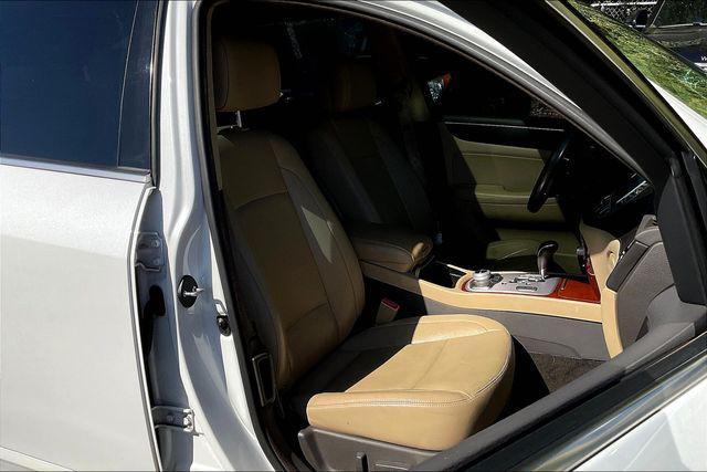 Photo of 2013 White Satin Pearl Hyundai Genesis