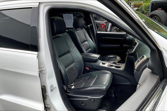 Photo of 2017 Bright White Clearcoat Jeep Grand Cherokee