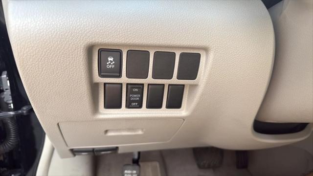 Photo of 2014 Black Nissan Quest