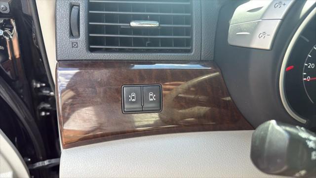 Photo of 2014 Black Nissan Quest