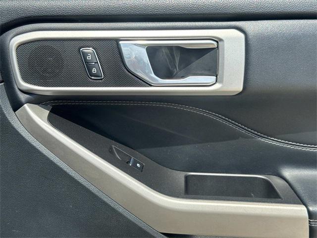 Photo of 2023 White Ford Explorer