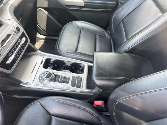 Photo of 2023 White Ford Explorer