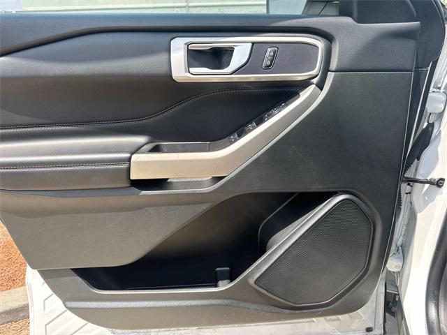 Photo of 2023 White Ford Explorer