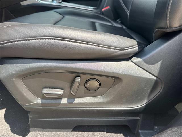 Photo of 2023 White Ford Explorer