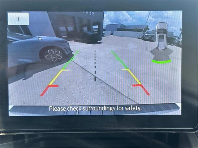 Photo of 2023 White Ford Explorer