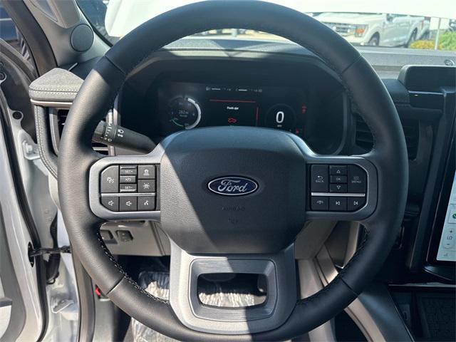 Photo of 2025 Oxford White Ford F-150 Lightning