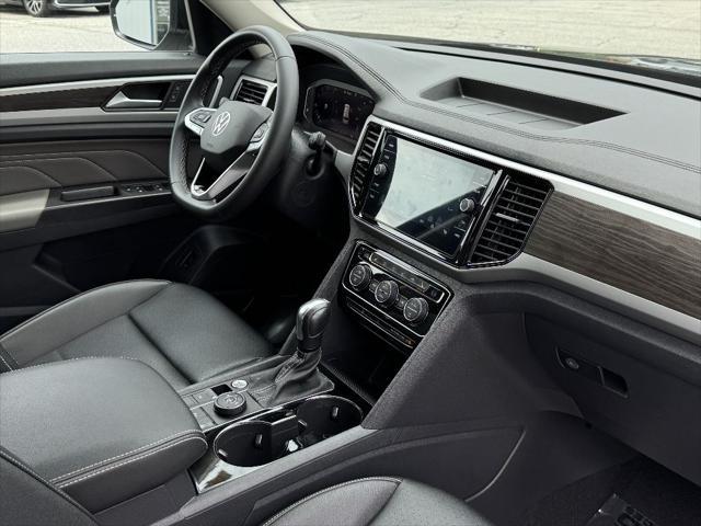 Photo of 2023 Deep Black Volkswagen Atlas