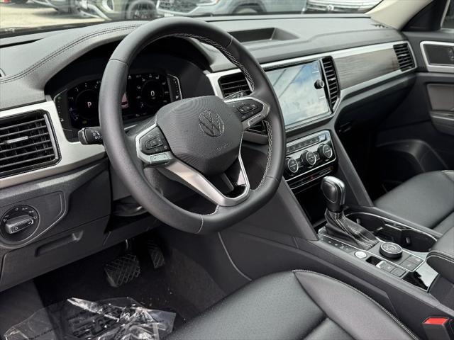 Photo of 2023 Deep Black Volkswagen Atlas