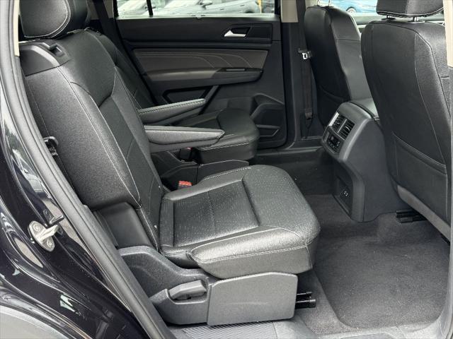 Photo of 2023 Deep Black Volkswagen Atlas