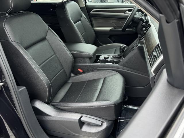 Photo of 2023 Deep Black Volkswagen Atlas